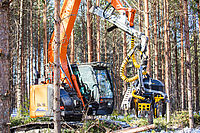Hitachi excavator with KESLA Xtender boom and 25RH-II harvester head.